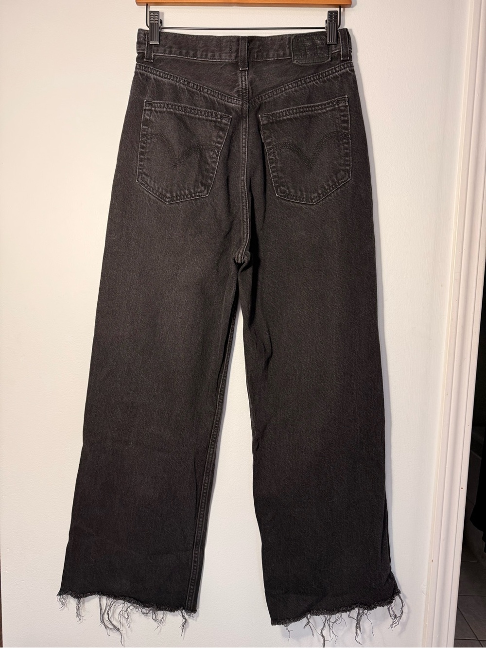 LEVI'S Denim High Loose Jean in Trainwreck size 26 - Picture 3 of 11